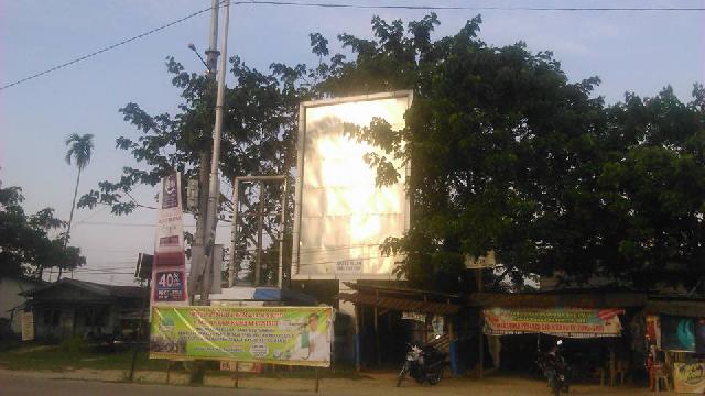 Reklame Salah Satu Bakal Calon Dirusak