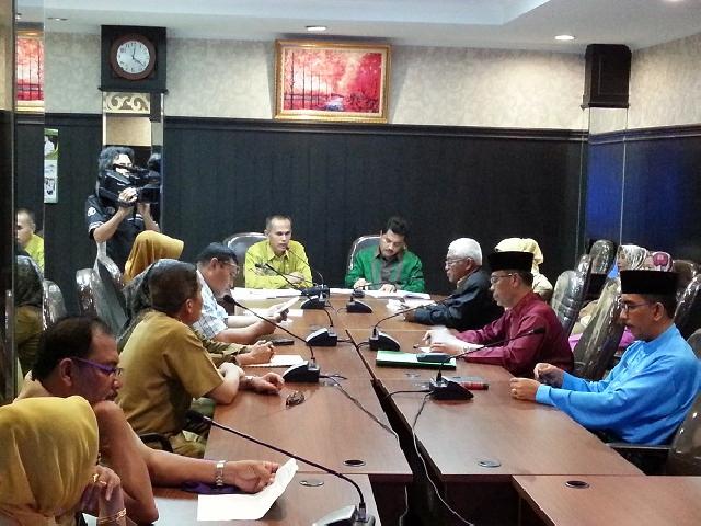 Kadisdik Pekanbaru Dibentak Anggota Komisi III