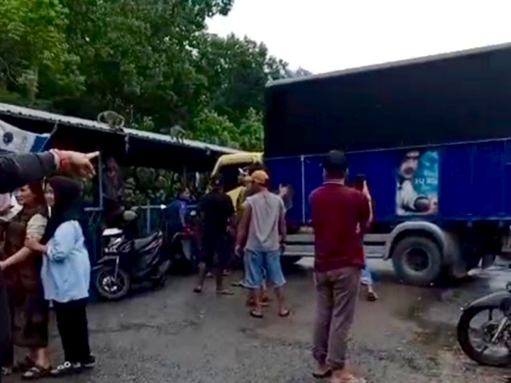 Aksi Demo Sopir Lumpuhkan Penyeberangan Roro Air Putih-Sei Pakning di Bengkalis