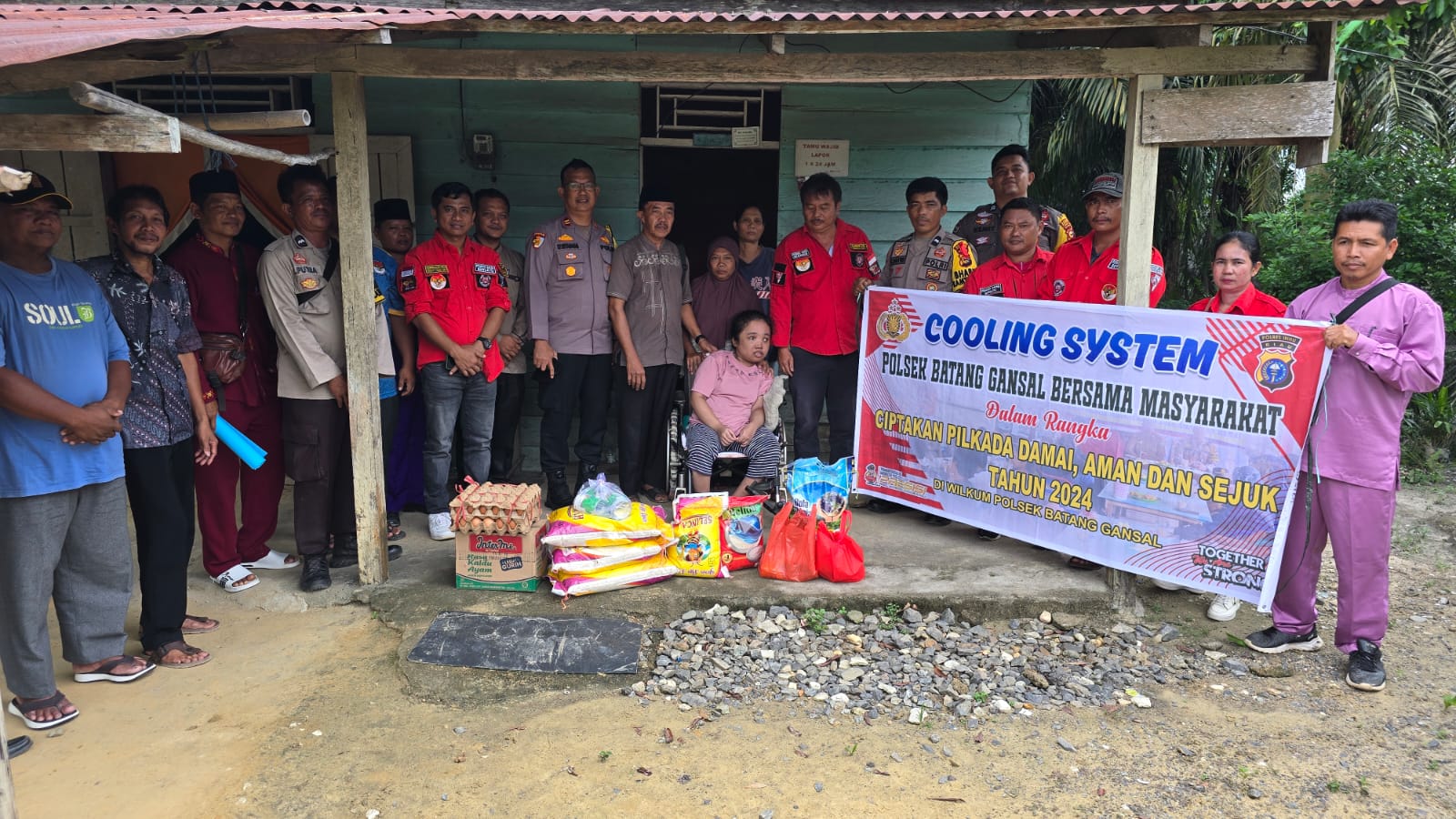 Bantu Warga Hidrosefalus, Kapolsek Ini Ajak PBB Jaga Situasi Damai