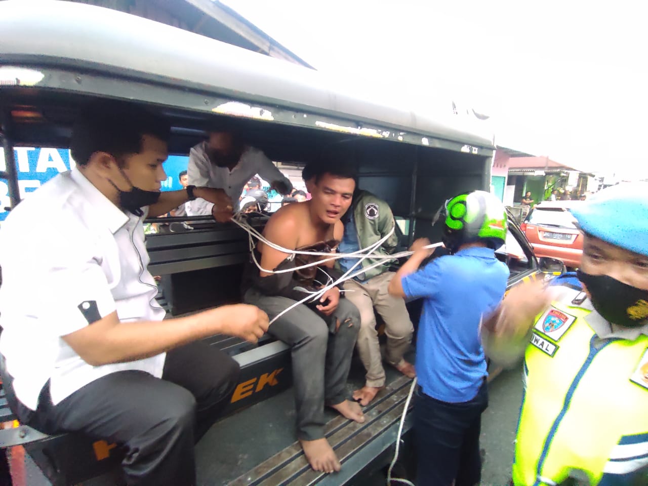 Pelaku Pencurian Modus Pecah Kaca di Pekanbaru Diamuk Massa