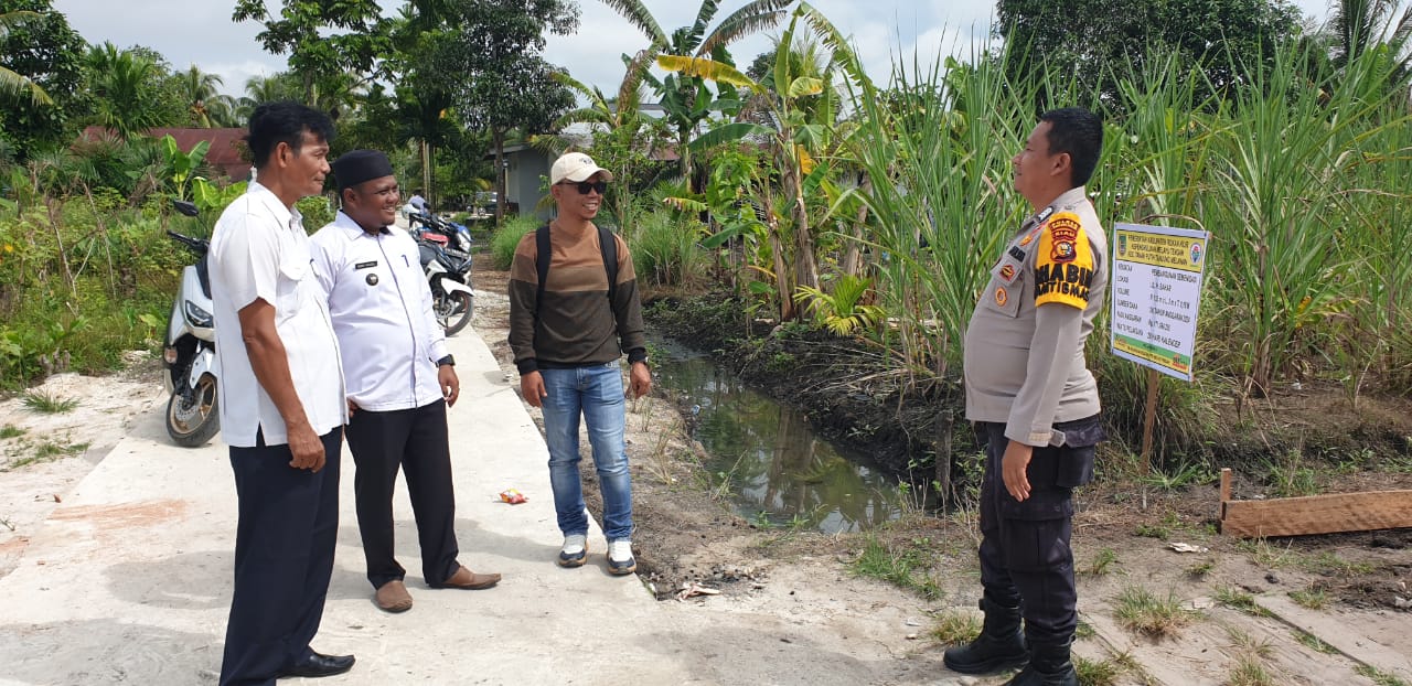 Bhabinkamtibmas Melayu Tengah Ajak Warga Jaga Kamtibmas untuk Pilkada Damai 2024 di Rokan Hilir