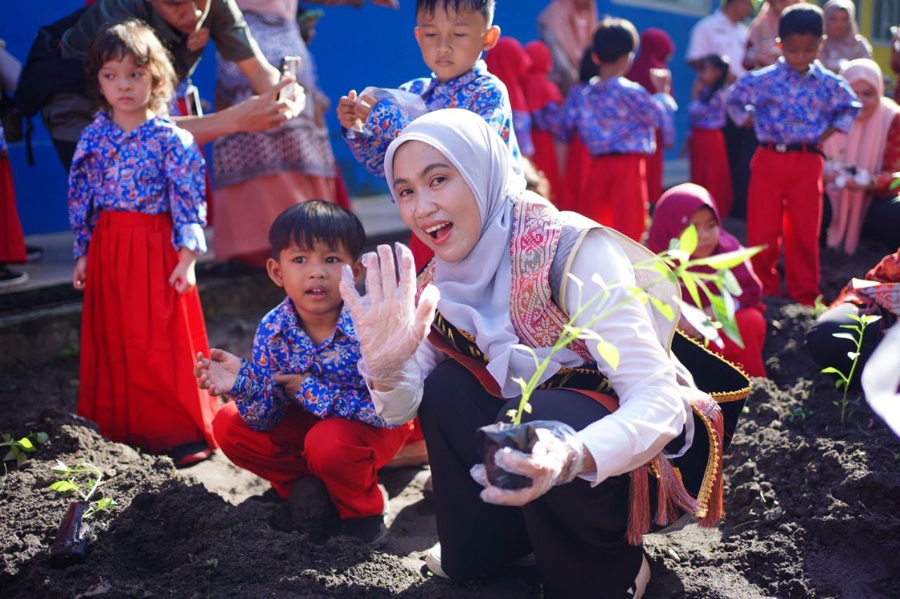 Bunda PAUD Riau Ajak Anak TK Pertiwi Cinta Lingkungan Lewat Literasi Hijau