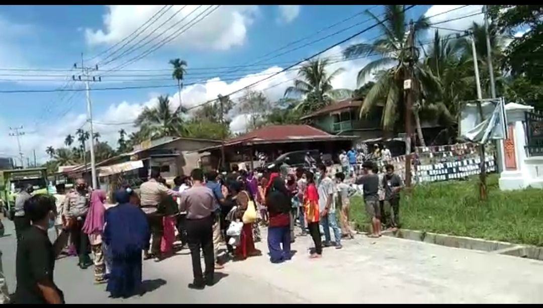 Jenazah Korban Kecelakaan Dinyatakan Positif Covid, Puluhan Warga Geruduk RSUD Rengat