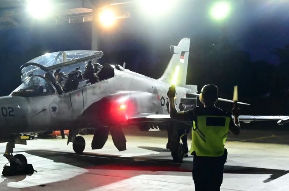 Tingkatkan Kesiapan Tempur, Lanud Roesmin Nurjadin Pekanbaru Gelar Latihan Terbang Malam