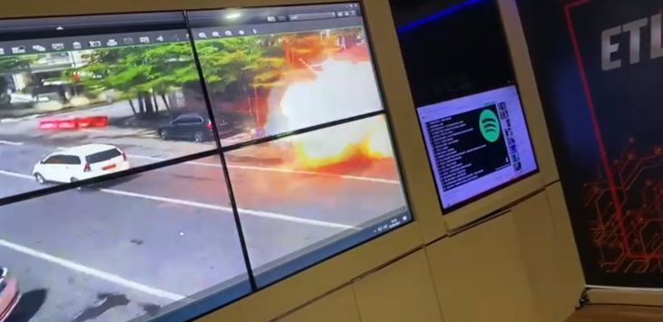 Terlihat Beberapa Potongan Tubuh Manusia Dilokasi Ledakan di Depan Gereja Katedral