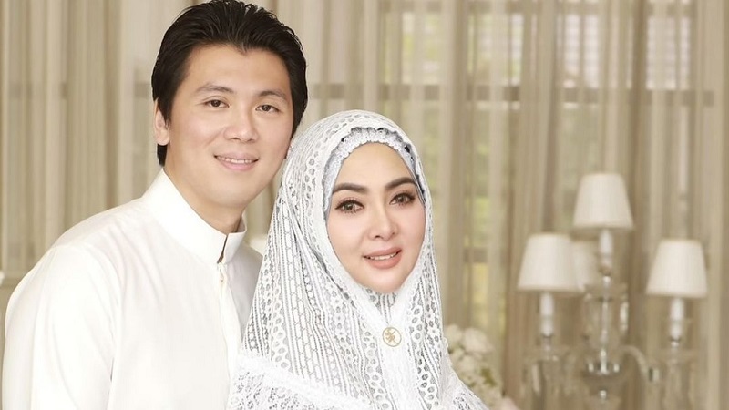 Foto Lebaran Syahrini Pakai Mukena Dicibir Netizen