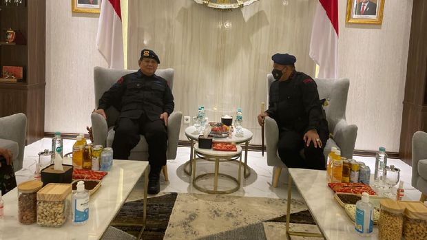 Diberi Gelar Warga Kehormatan Brimob, Prabowo Blak-blakan Ungkap Pamannya Juga Anggota Korps Brimob