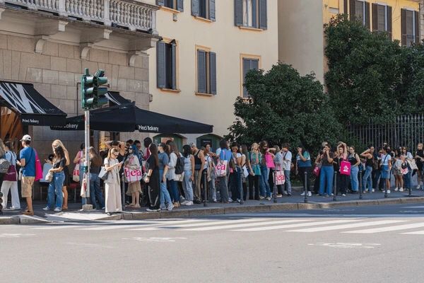 Alasan Psikologis Kenapa Orang Rela Antre Demi Makanan Viral