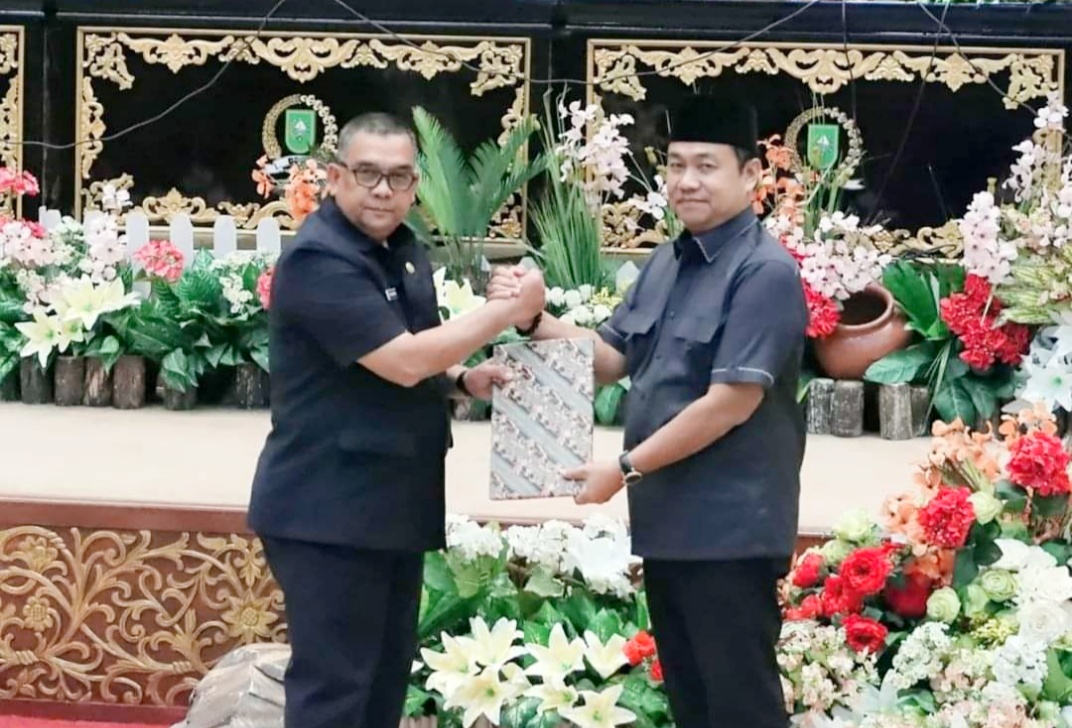 DPRD Riau Rapat Paripurna Tentang Pemberdayaan Organisasi Kemasyarakatan