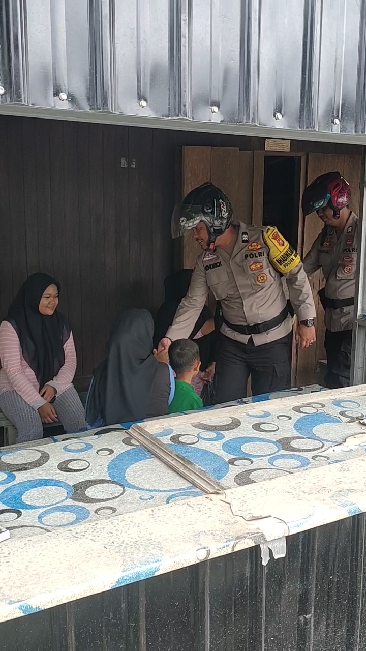 Patroli Polsek Keritang, Cooling System dan Ingatkan Warga Jaga Kamtibmas Menjelang Pemilu 2024