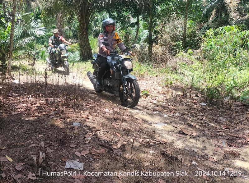 Bhabinkamtibmas dan Babinsa Lakukan Pengecekan TPS di Daerah Terpencil Kecamatan Kandis
