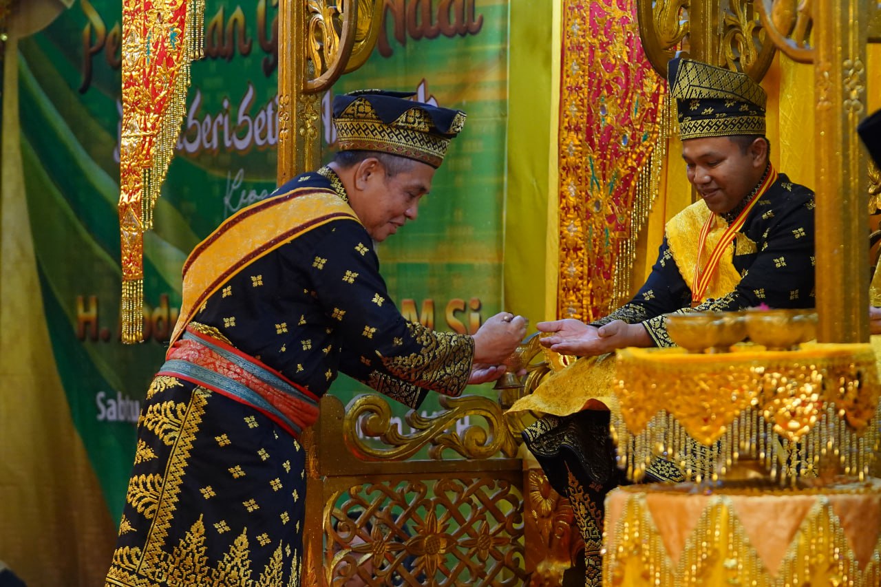 Gubri Abdul Wahid Resmi Sandang Gelar Datuk Seri Setia Amanah