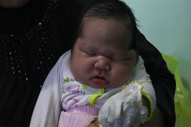 Lahir 6,2 Kg, Bayi Raja Oloan Jadi Pusat Perhatian Warga Bukittinggi