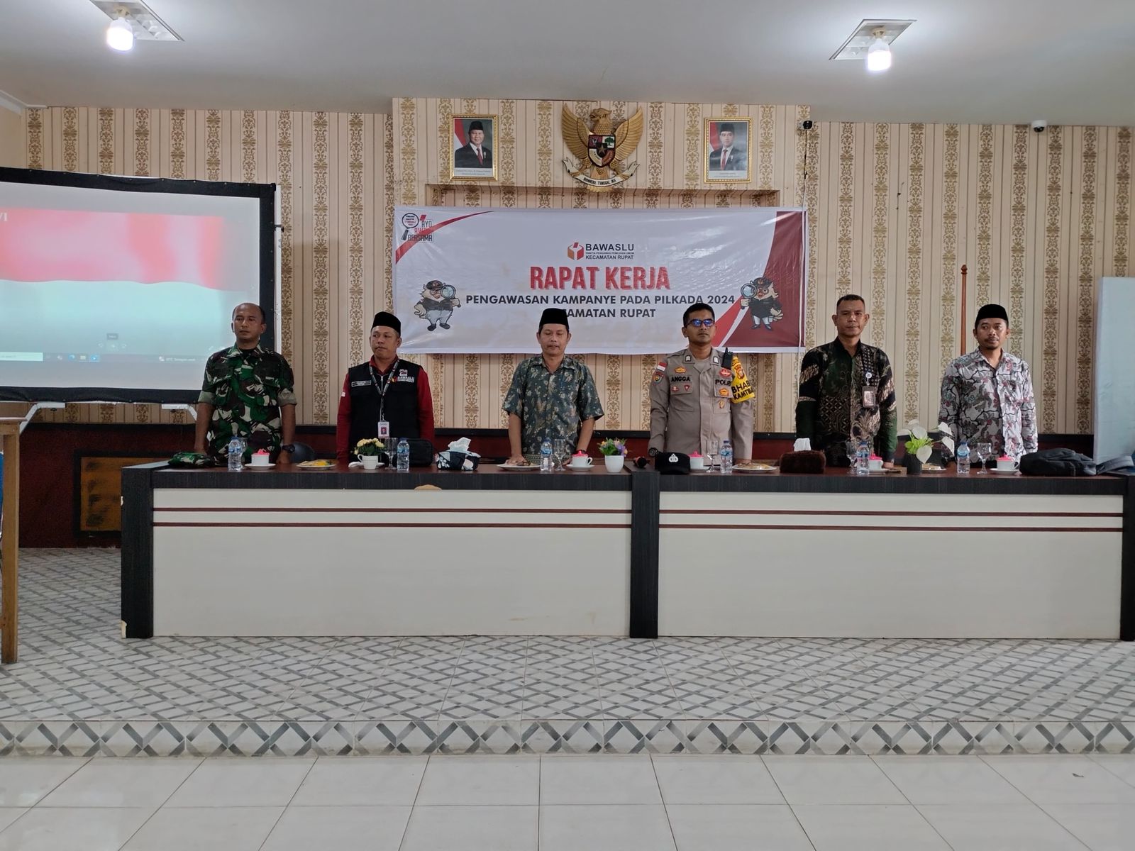 Panwascam Rupat Gelar Rapat Pengawasan Kampanye Pilkada 2024 Bersama Forkopimcam, PPK, dan PKD