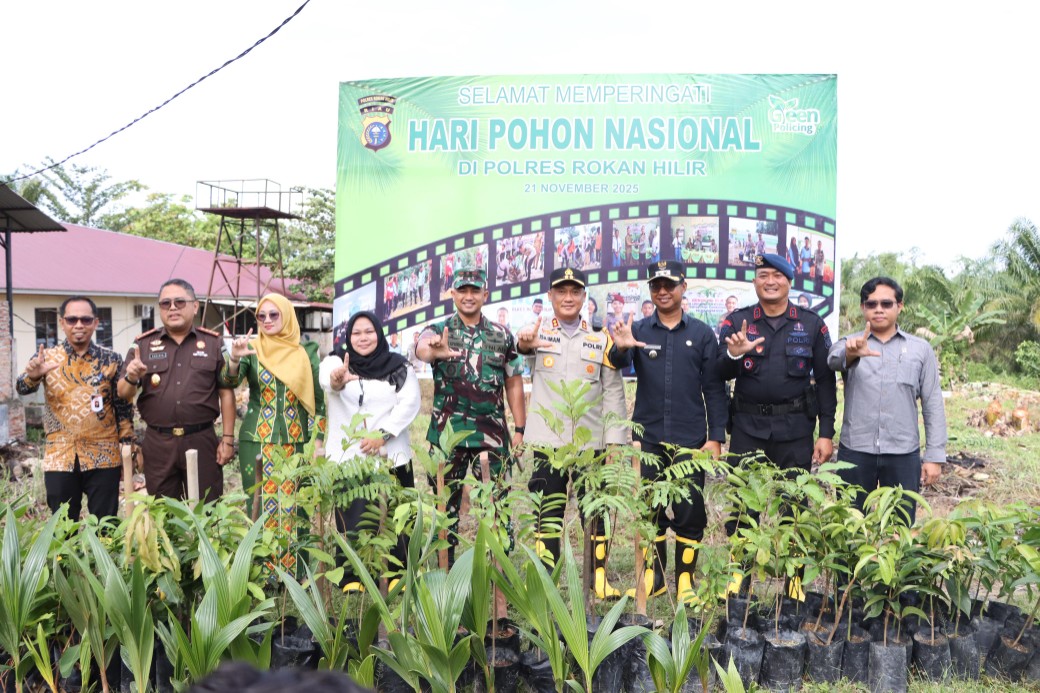 Dukung Program Kapolda, Polres Rohil Tanam 200 Pohon di Hari Pohon Nasional