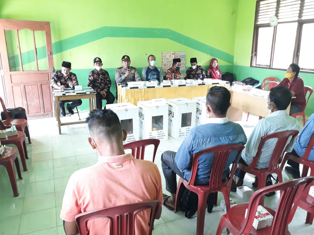 Polsek Kuala Kampar Kawal Rapat Pleno Rekapitulasi Pilkades di Wilayah Hukum