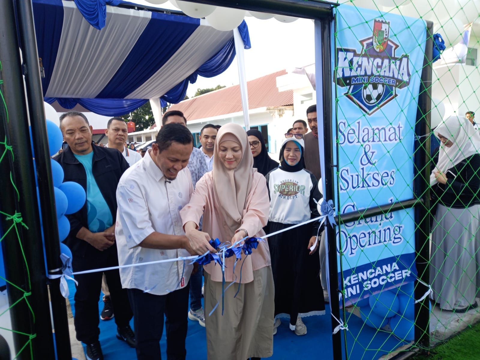 Fasilitas Olahraga Gratis! Wako Agung Resmikan Lapangan Kencana Mini Soccer di Sukajadi