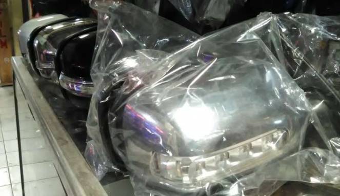 Spion Patah karena Senggolan di Jalan, Ini Solusi Hematnya