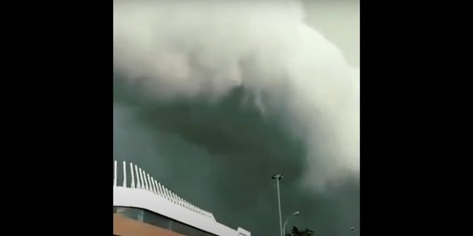 Berikut Penjelasan BMKG Terkait Kemunculan Awan Arcus di Merak Banten