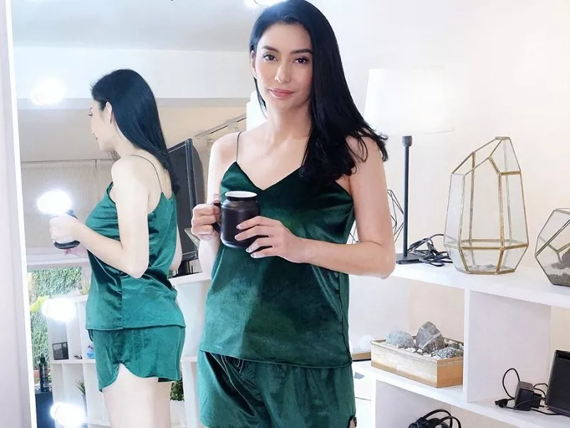 4 Gaya Artis Cantik Pakai Baju Tidur, Tetap Memesona!