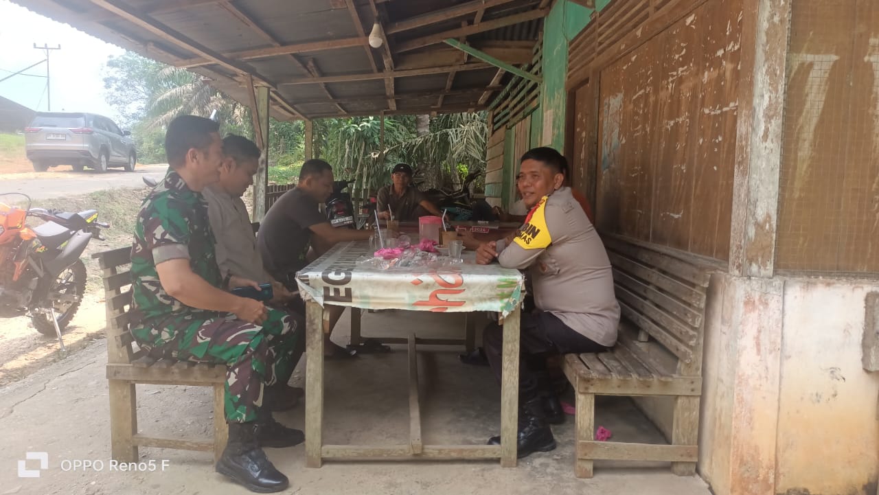 Polsek Hulu Kuantan dan Koramil 08 Kuantan Mudik Gelar Patroli Sinergitas Jaga Kamtibmas Pasca Pilkada 2024