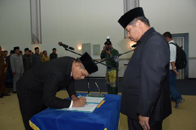 Bupati Amril Lantik Direktur PDAM Tirta Bengkalis