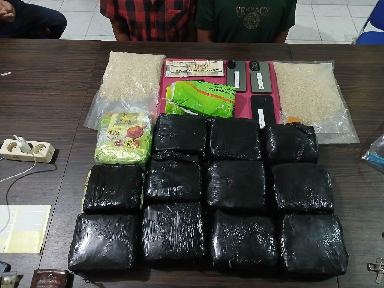 Polda Riau Amankan 12 Kg Sabu dan 10 Ribu Pil Ekstasi di Pelabuhan Tikus Bengkalis