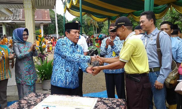 Plt Bupati Rohul Teken Prasasti Gerakan 1 Miliar Pohon