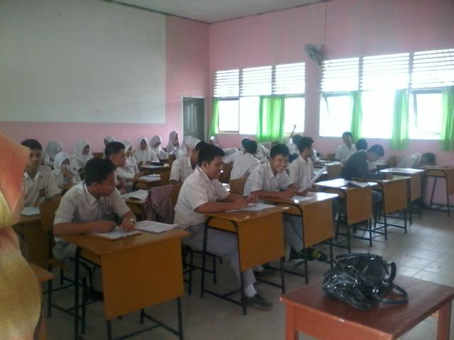 Walau Kabut Asap, Ujian Semester SMAN 12 Pekanbaru Tetap Lancar