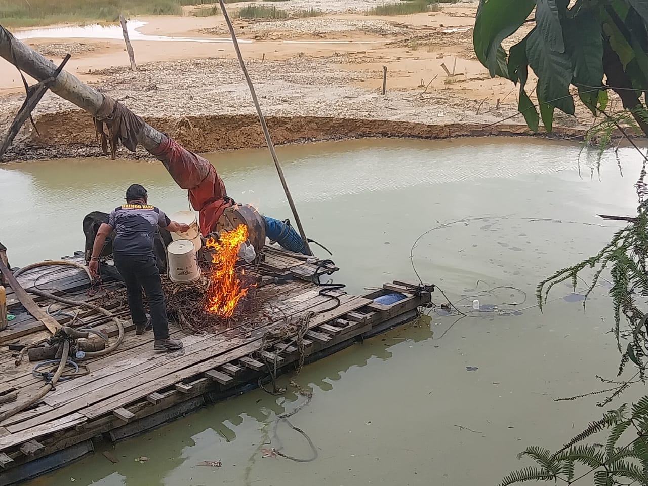 PETI Merajalela, Polsek Kuantan Hilir Tertibkan Dua Rakit, Kapolres: Tidak Ada Toleransi untuk Aktivitas Ilegal
