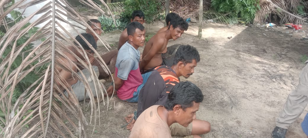 Ngaku Tentara, Warga Batang Gansal di Inhu Diikat, Dianiaya dan Dipaksa Makan Brondolan Sawit