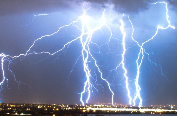 15 Orang Terluka Tersambara Petir di Festival Musik 