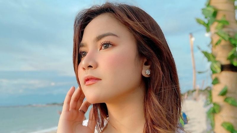 Gaya Mahalini Pakai Bralette Bikin Netizen Beri Emoji Api-Api