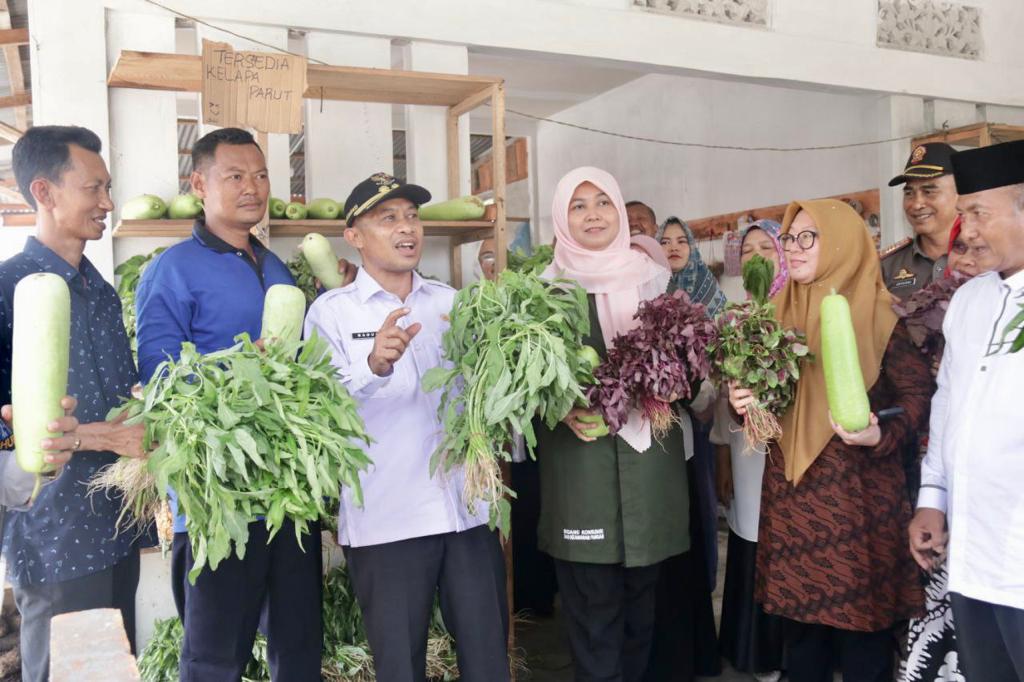 Wabup Bagus Santoso Resmikan Warung “Raja Sayur” Desa Pambang Baru
