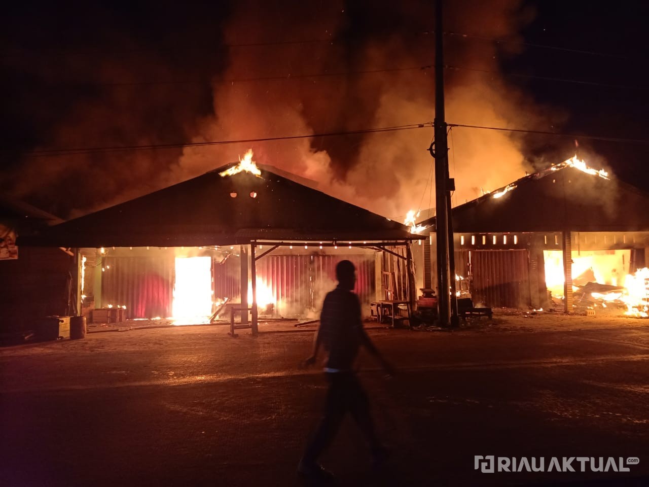 Dua Ruko di Cerenti Kuansing Terbakar, Kerugian Capai Rp1,3 Miliar
