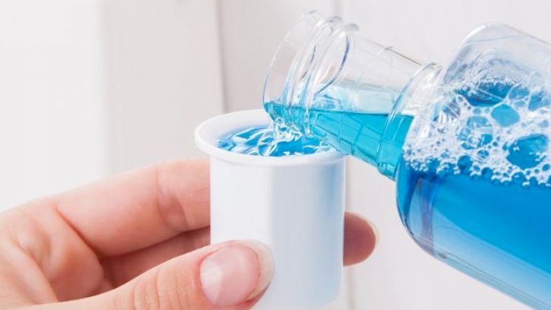 Obat Kumur Bisa Bantu Redakan Gejala COVID-19, Ada Cara Tersendiri