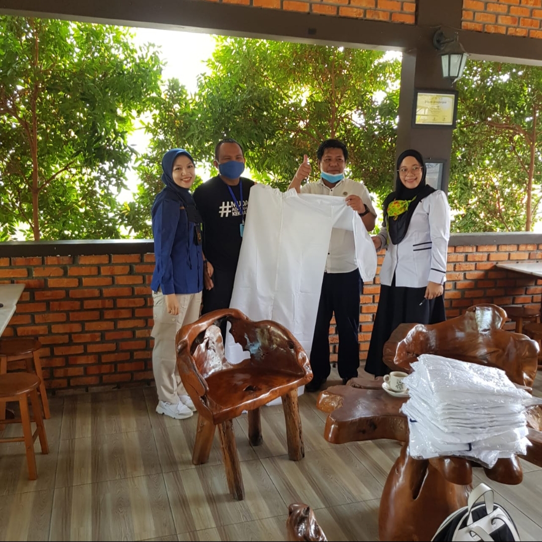 Peduli Keselamatan Tim Medis Tangani Covid-19, NAH berikan bantuan APD ke Puskesmas