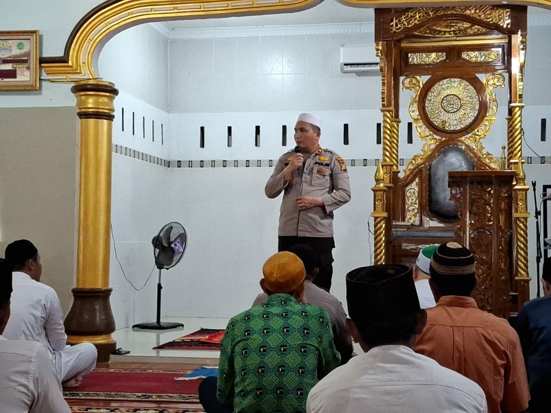Polsek Minas Gelar Sholat Jumat Keliling dan Cooling System di Masjid Al-Ikhlas
