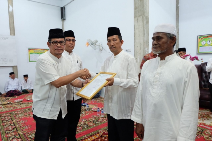 Pemkab Inhil Mengukuhkan Status Surau Al- Hidayah Menjadi Mesjid di Kelurahan Sungai Beringin