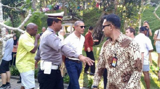 Obama Menawar Suvenir: ''Dua Ribu, Dua Ribu, Dua Puluh Ribu''