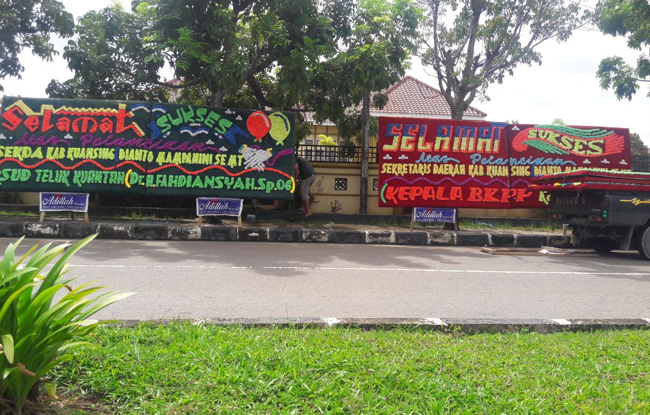 Papan Bunga Ucapan Selamat Pelantikan Sekda Kuansing Mulai Tampak Berjejer