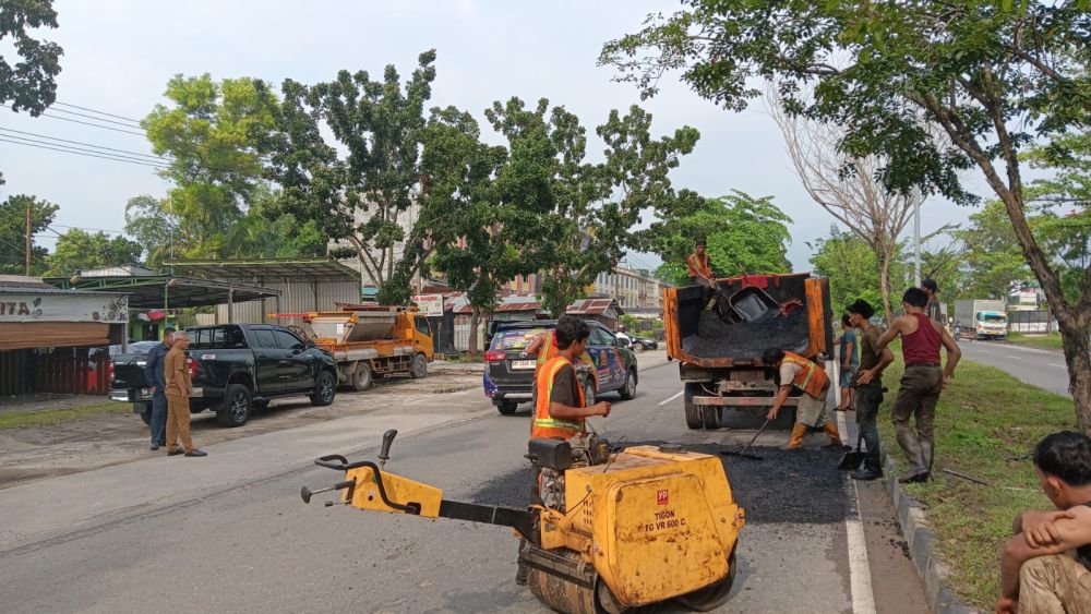 PUPR Riau Tutup Ribuan Jalan Berlubang di Pekanbaru