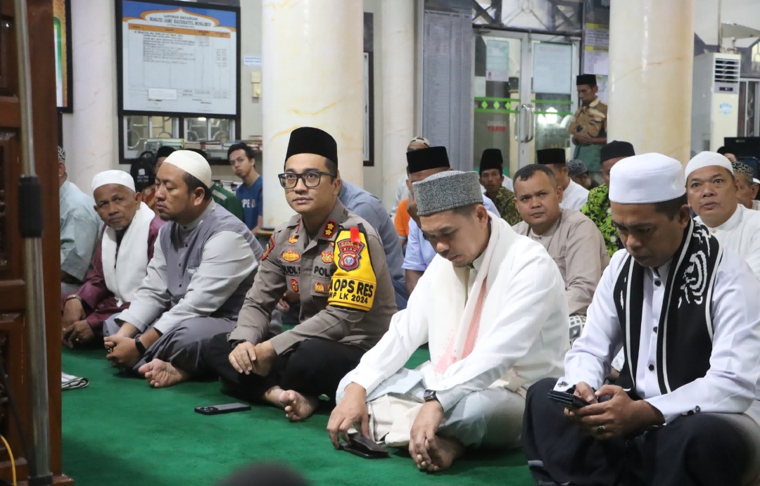 Polres Inhil Safari Subuh Berjamaah di Mesjid Jami, Sampaikan Pilkada Serentak