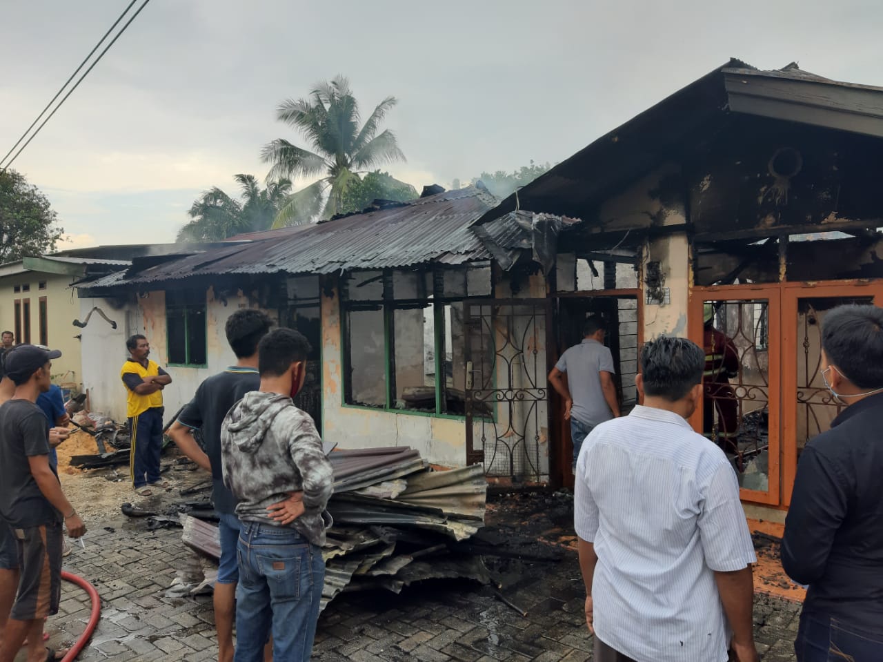 Warga Dengar Suara Ledakan, Dua Rumah Hangus Terbakar