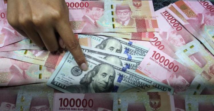 Pasar Khawatir Kenaikan Suku Bunga The Fed, Rupiah Rontok