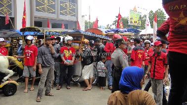Pemko Pekanbaru Diminta Sediakan Tempat untuk PKL