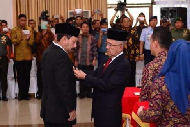 Gubernur Riau Resmi Lantik Edwar Sanger sebagai Pj Walikota Pekanbaru, Minta Tindak Tegas ASN Berpol