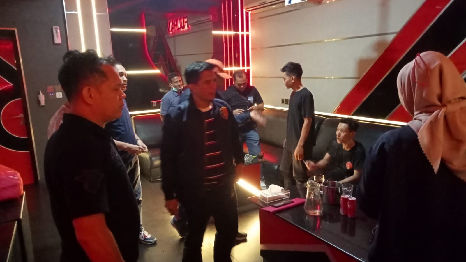 Polda Riau Kembali Razia THM, Puluhan Pengunjung Jalani Pemeriksaan Urine