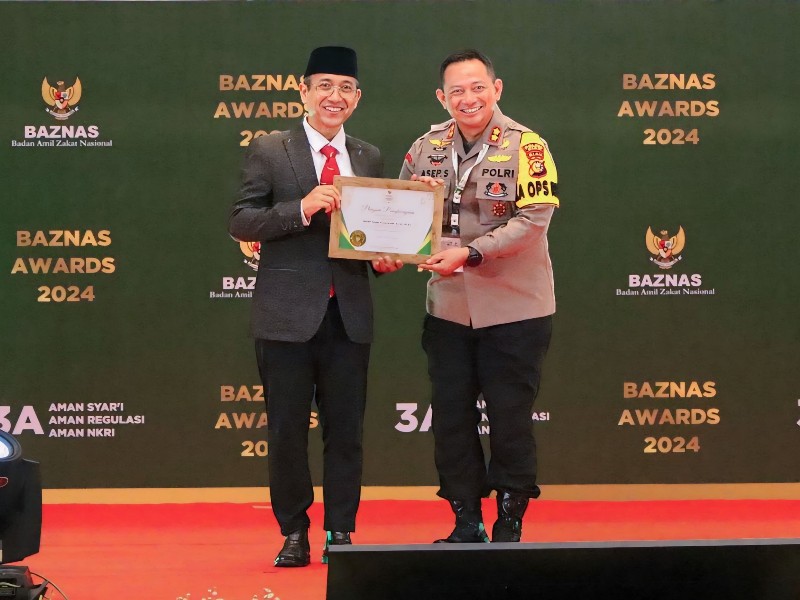 AKBP Asep Sujarwadi Terima Penghargaan sebagai Tokoh Publik Pendukung Zakat dalam Baznas Award 2024